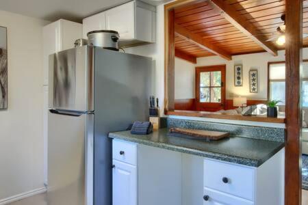 Blue Door Cottage 12 Miles To Yosemite Bbq オークハースト エクステリア 写真