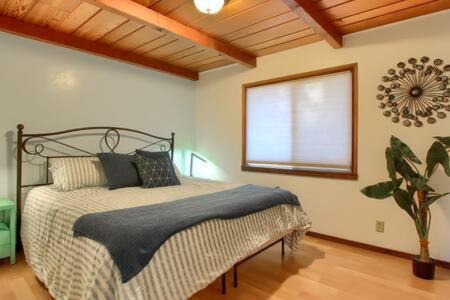 Blue Door Cottage 12 Miles To Yosemite Bbq オークハースト エクステリア 写真